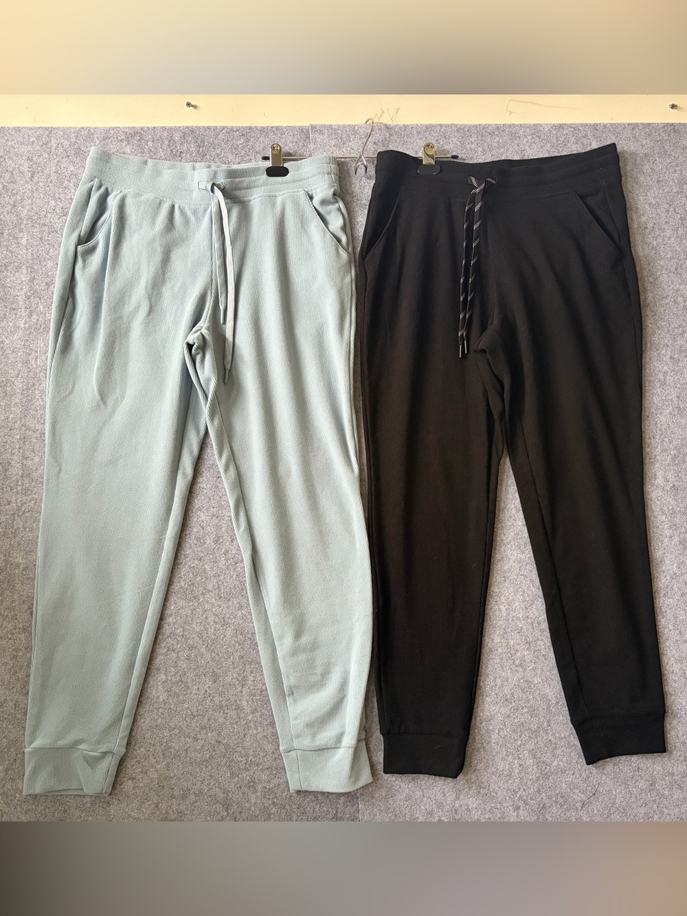 Andrew Marc Womens Ribbed Jogger Pants - Light Blue & Black